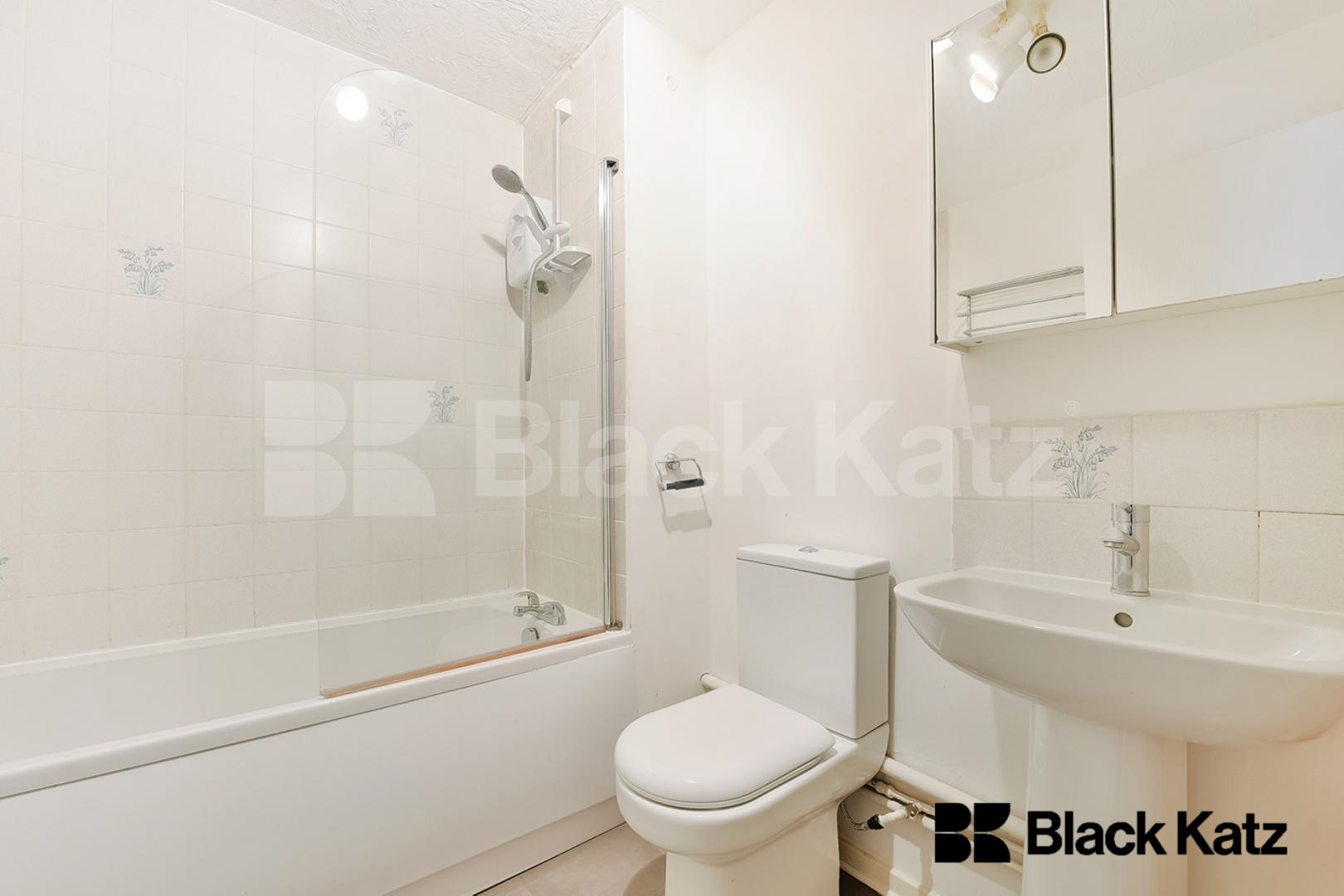 Bright & airy with neutral decor throughout & designated parking space Gaugin Court.Stubbs Drive, Bermondsey